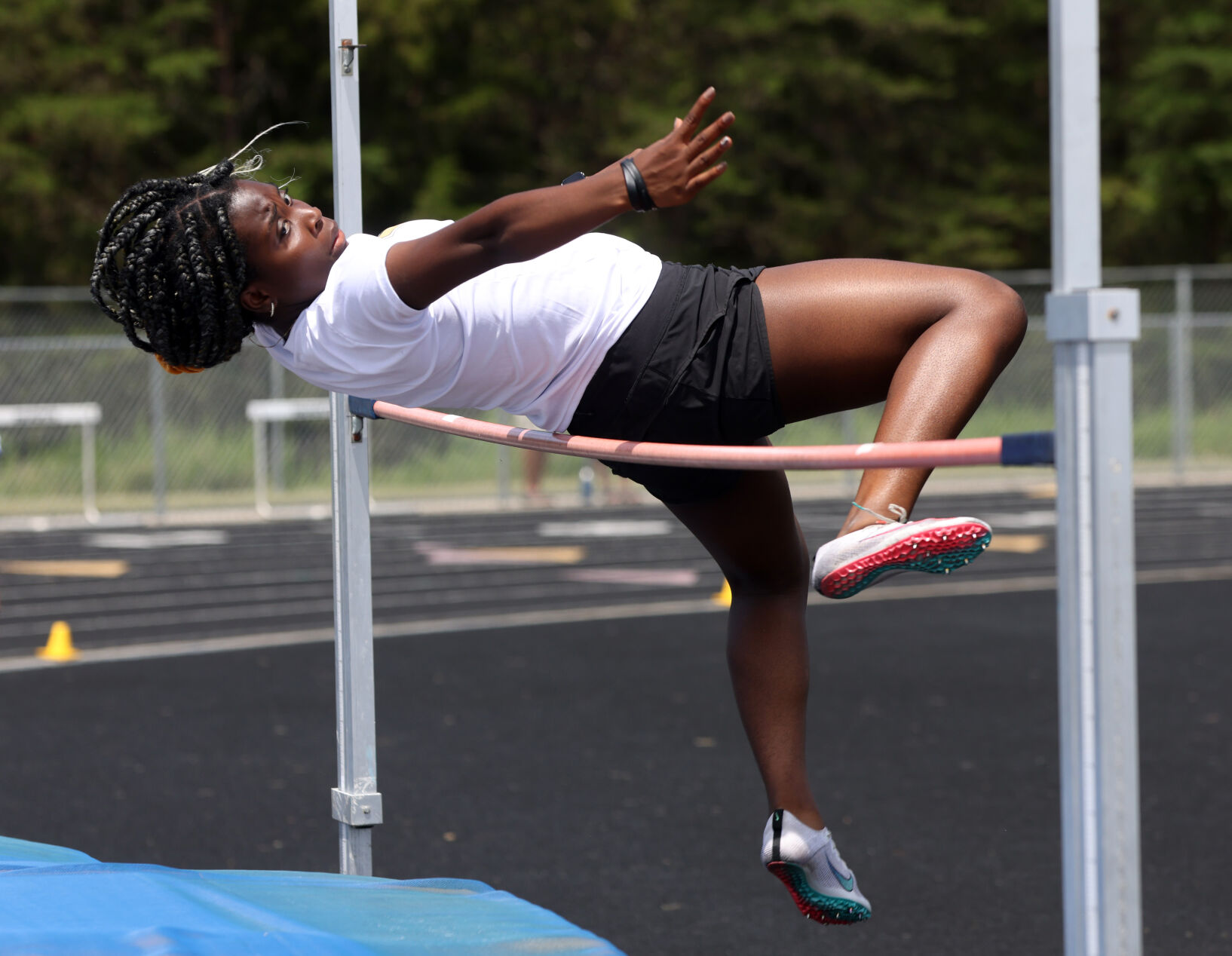 060821-cdp-sports-track666.JPG